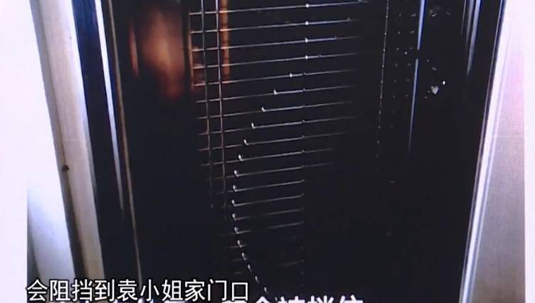 廣州一業(yè)主擅改入戶門方向<strong></p>
<p>宏鑫機(jī)械設(shè)備有限公司
</strong>，致鄰居被困20分鐘！法院：改回去:宏鑫機(jī)械設(shè)備有限公司
