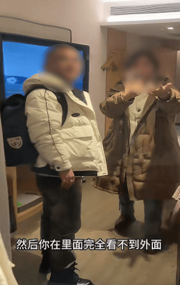 女子延吉住酒店發(fā)現(xiàn)落地窗室內(nèi)看不到外面<strong></p>
<p>宏鑫機(jī)械設(shè)備有限公司
</strong>，室外高清觀看室內(nèi)？工作人員：是單向膜:宏鑫機(jī)械設(shè)備有限公司
