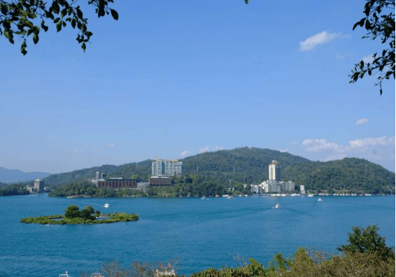 支持率領(lǐng)先<strong></p>
<p>宏鑫機(jī)械設(shè)備有限公司
</strong>，藍(lán)營(yíng)全線倒向鄭麗文？局勢(shì)緊張之際，第二個(gè)馬英九出現(xiàn)，承諾當(dāng)選率團(tuán)訪陸:宏鑫機(jī)械設(shè)備有限公司
