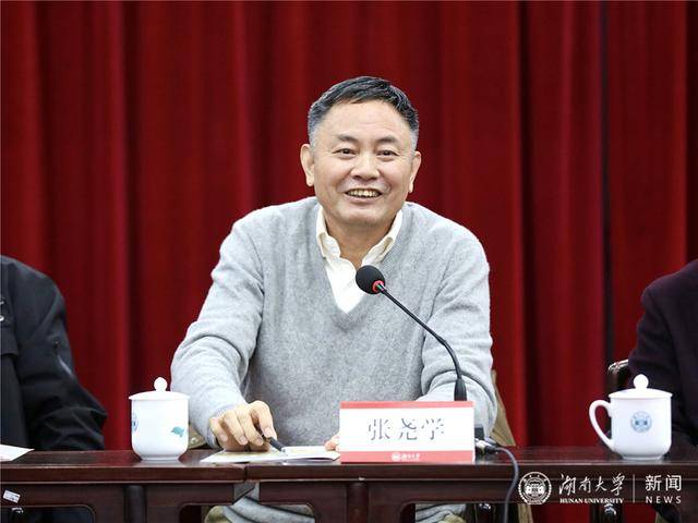 中紀委晚間通報：69歲副部級“院士校長”<strong></p>
<p>宏鑫機械設(shè)備有限公司
</strong>，退休8年后被查:宏鑫機械設(shè)備有限公司
