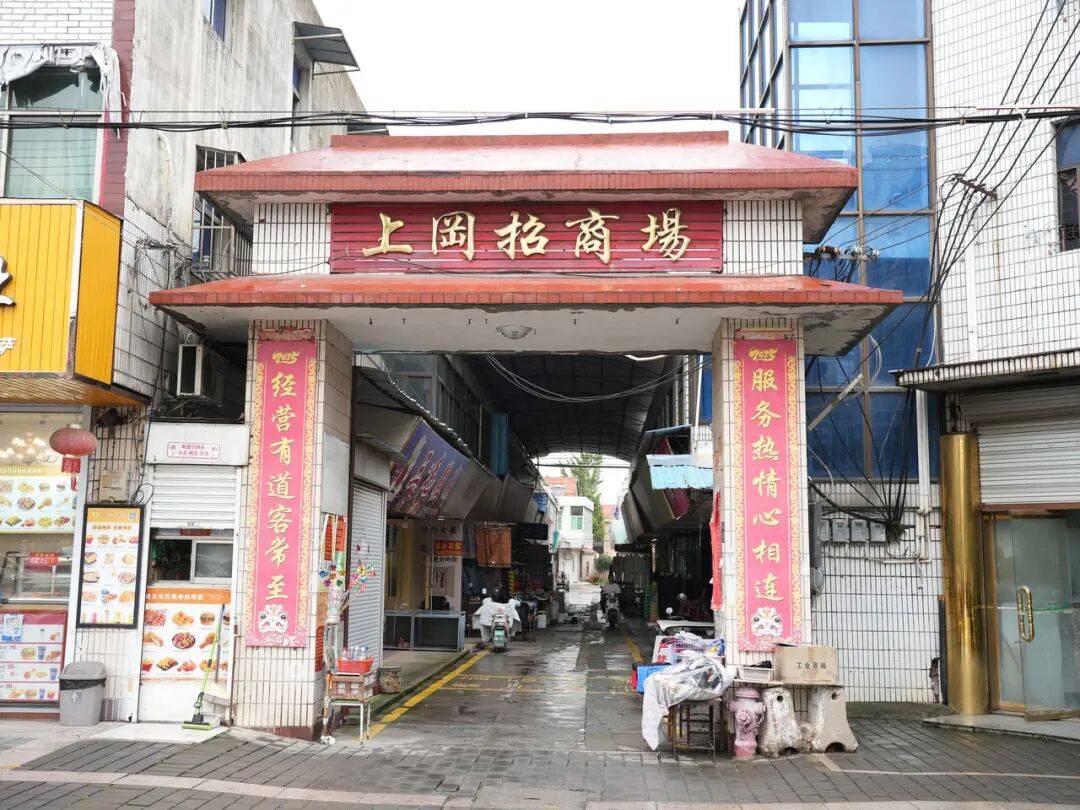 江蘇鹽城一鎮(zhèn)政府被實名舉報<strong></p>
<p>宏鑫機(jī)械設(shè)備有限公司
</strong>，招商協(xié)議變“廢紙”，拖欠企業(yè)兩千余萬元超十年，孰是孰非？:宏鑫機(jī)械設(shè)備有限公司
