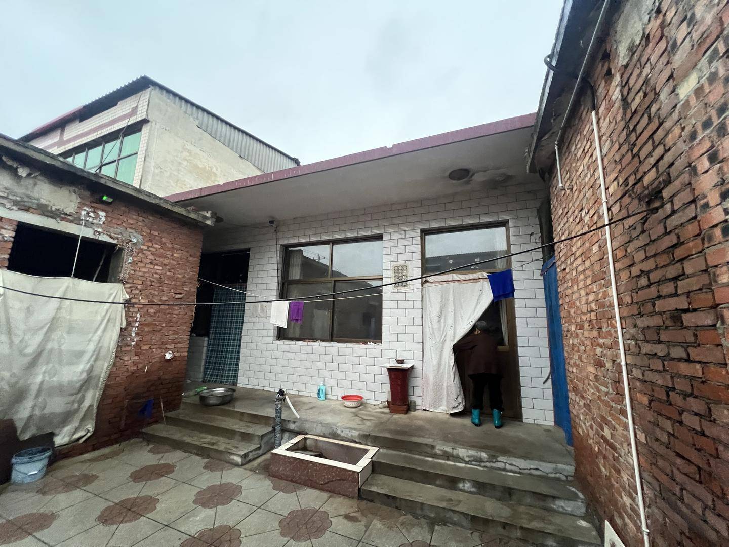 妻子患癌去世前被三次起訴離婚<strong></p>
<p>宏鑫機(jī)械設(shè)備有限公司
</strong>，前夫遺棄罪因證據(jù)不足被駁回｜在場:宏鑫機(jī)械設(shè)備有限公司
