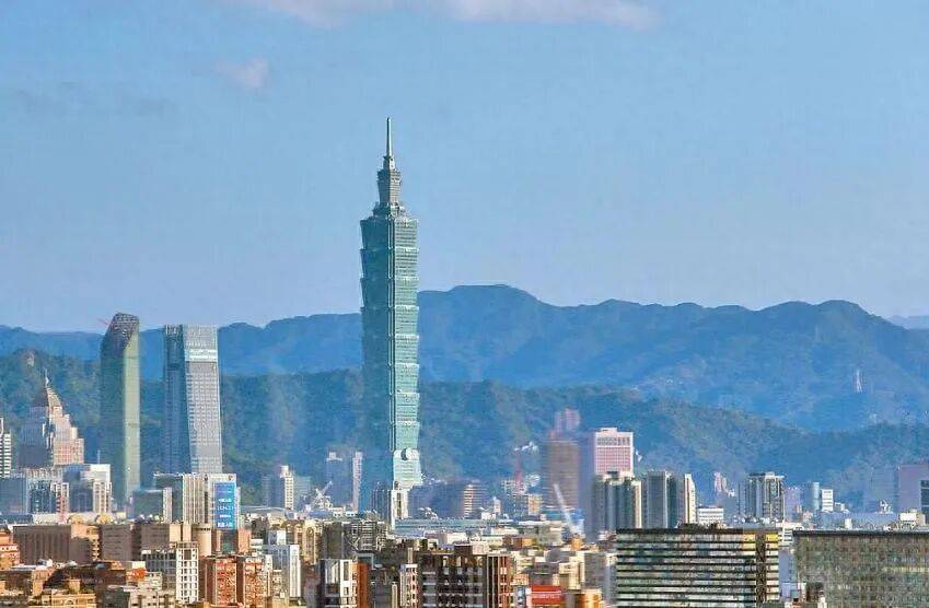 與鄭麗文交流<strong></p>
<p>宏鑫機(jī)械設(shè)備有限公司
</strong>，中國人的志氣、骨氣、底氣:宏鑫機(jī)械設(shè)備有限公司
