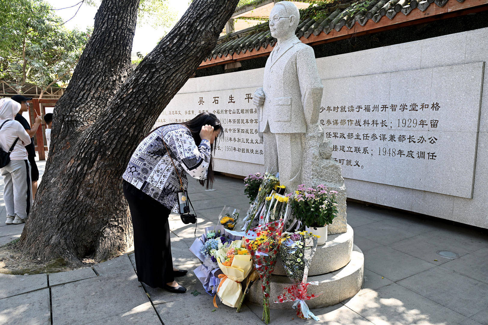 《沉默的榮耀》聯(lián)合出品人:<strong></p>
<p>宏鑫機械設備有限公司
</strong>我們最終選擇向真實深深鞠躬:宏鑫機械設備有限公司