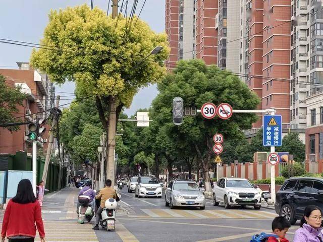 武漢多個小區(qū)接連宣布：免費對外開放<strong></p>
<p>宏鑫機械設(shè)備有限公司
</strong>！:宏鑫機械設(shè)備有限公司
