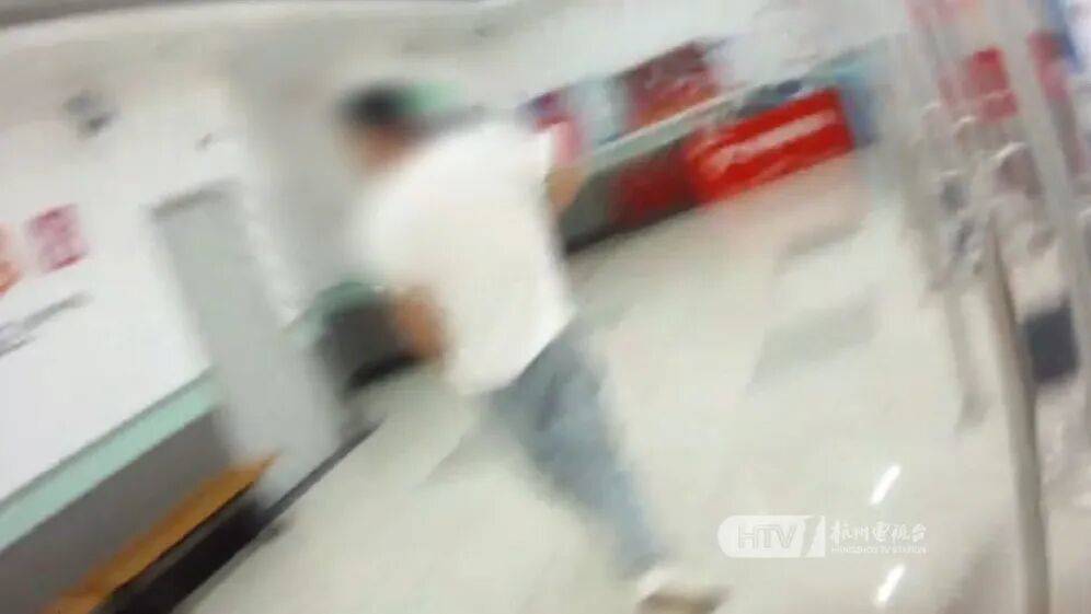 杭州男子為女友買10000元超市卡<strong></p>
<p>宏鑫機械設備有限公司
</strong>，被民警狂追10分鐘：“跑什么，是來保護你的！”:宏鑫機械設備有限公司
