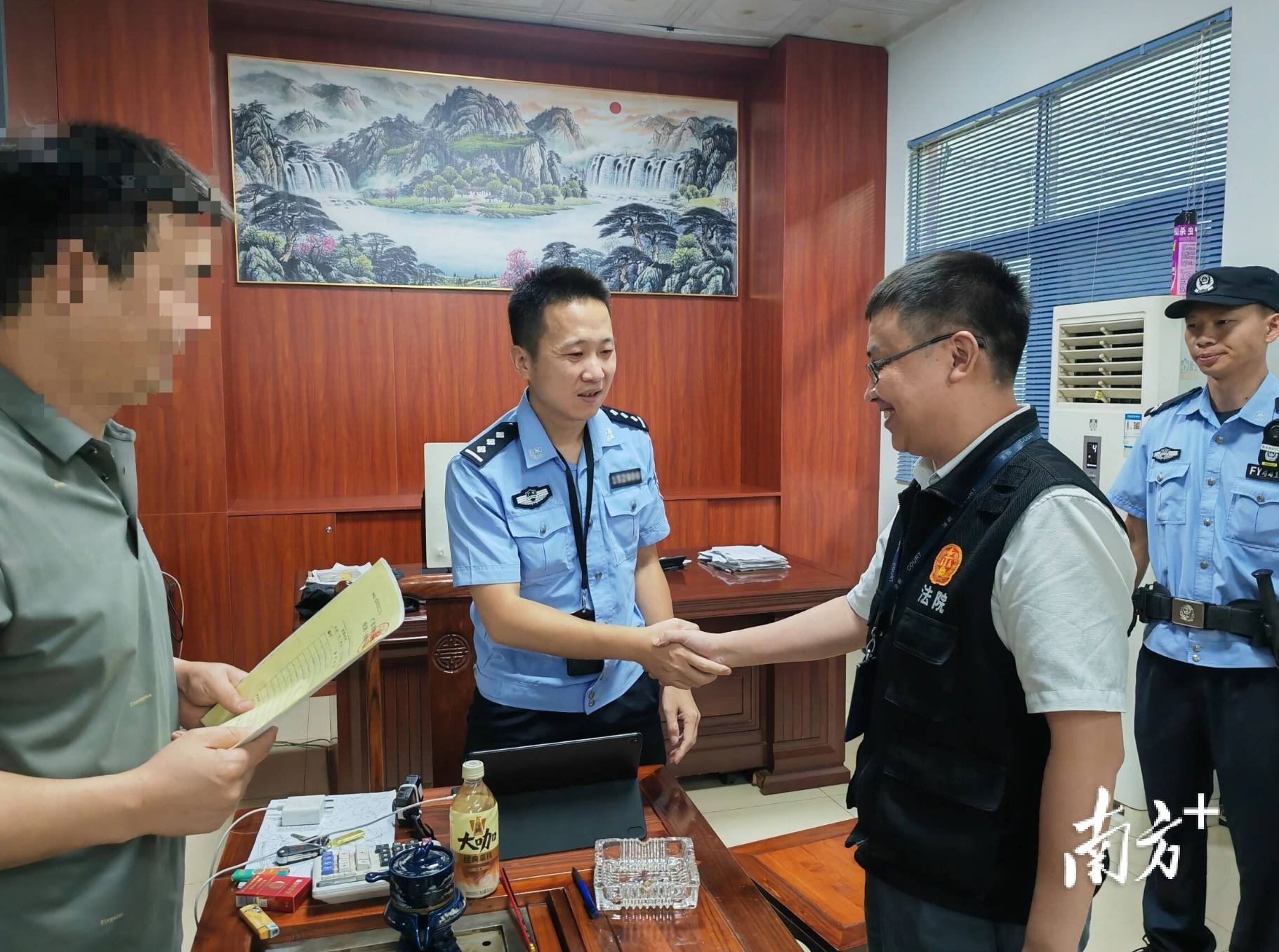 佛山法院聯(lián)動(dòng)?xùn)|莞公安<strong></p>
<p>宏鑫機(jī)械設(shè)備有限公司
</strong>，跨市追回被非法轉(zhuǎn)移查封財(cái)產(chǎn):宏鑫機(jī)械設(shè)備有限公司
