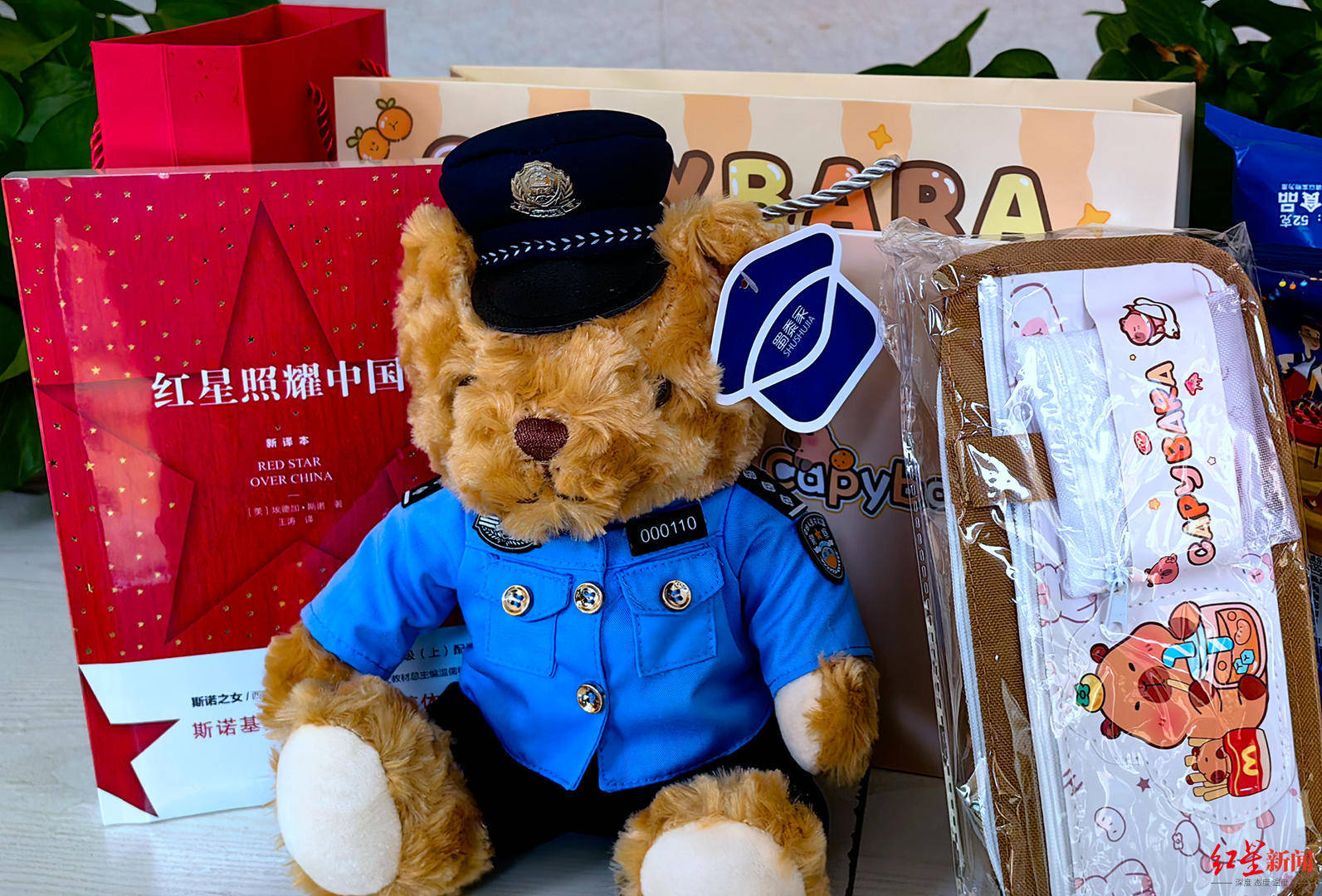 初二男生撿到1.4萬余元現(xiàn)金<strong></p>
<p>宏鑫機(jī)械設(shè)備有限公司
</strong>，淡定拍視頻后報警物歸失主，民警送“獎”到校園:宏鑫機(jī)械設(shè)備有限公司
