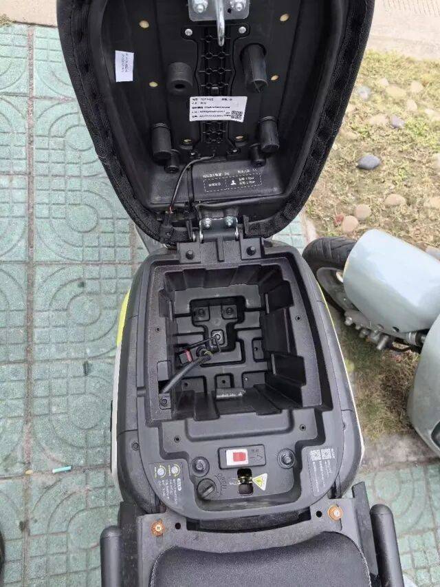 司機(jī)為了能在車上做飯吃<strong></p>
<p>宏鑫機(jī)械設(shè)備有限公司
</strong>，竟然想出這種“妙招”！被抓時(shí)很后悔:宏鑫機(jī)械設(shè)備有限公司
