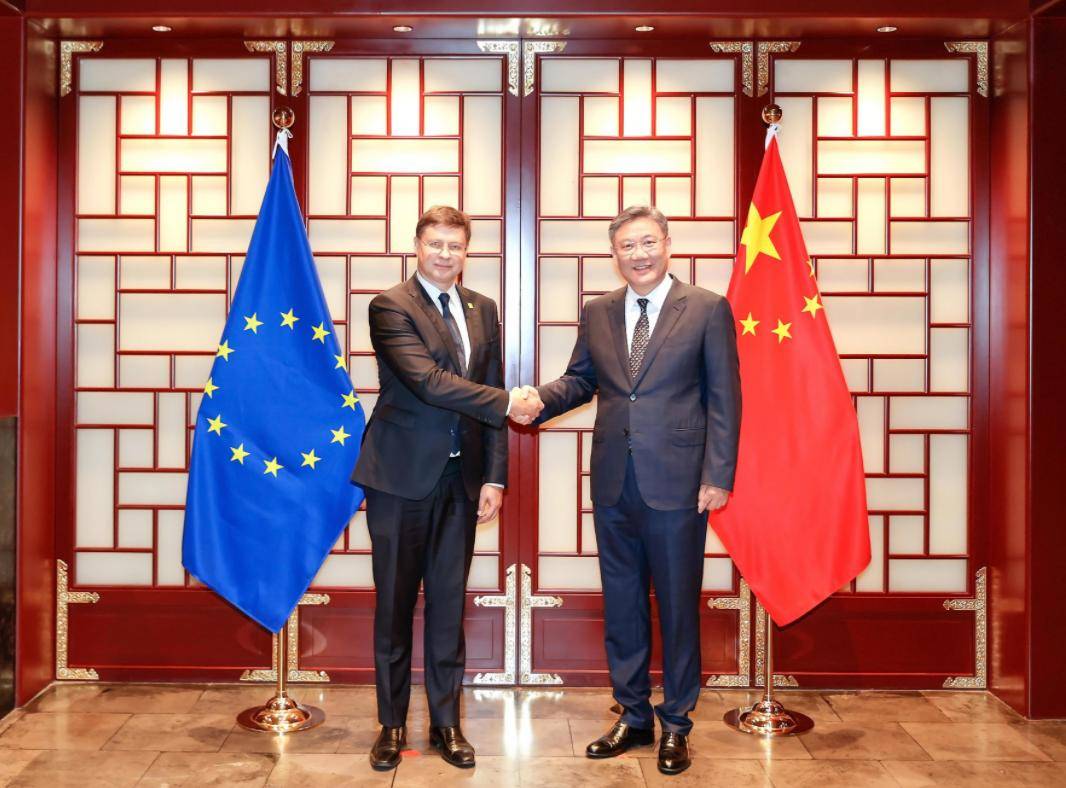 荷蘭和歐盟輪番上陣<strong></p>
<p>宏鑫機械設(shè)備有限公司
</strong>，中歐通話兩小時，要求中國恢復(fù)芯片和稀土供應(yīng)，中方態(tài)度強硬:宏鑫機械設(shè)備有限公司
