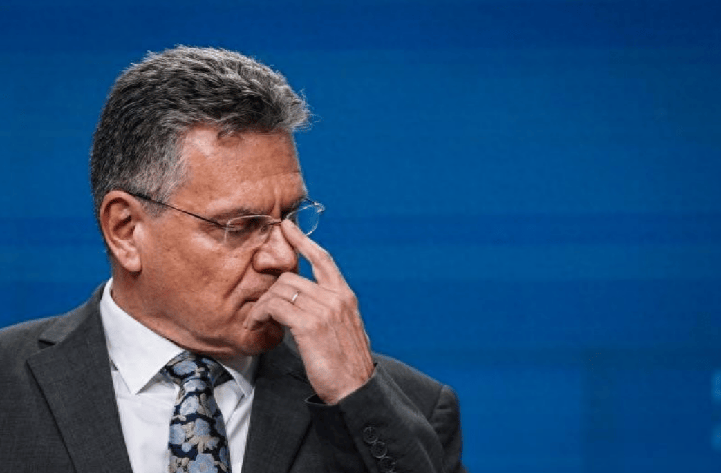 一天之內(nèi)<strong></p>
<p>宏鑫機(jī)械設(shè)備有限公司
</strong>，中國(guó)商務(wù)部接了2個(gè)電話，一個(gè)來(lái)求饒，另一個(gè)來(lái)認(rèn)錯(cuò):宏鑫機(jī)械設(shè)備有限公司
