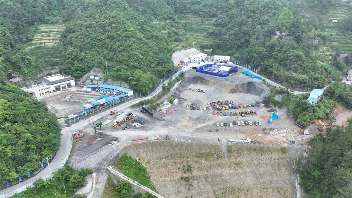 湖北省長(zhǎng)：一切國(guó)有資源盡可能資產(chǎn)化、一切國(guó)有資產(chǎn)盡可能證券化、一切國(guó)有資金盡可能杠桿化:宏鑫機(jī)械設(shè)備有限公司
