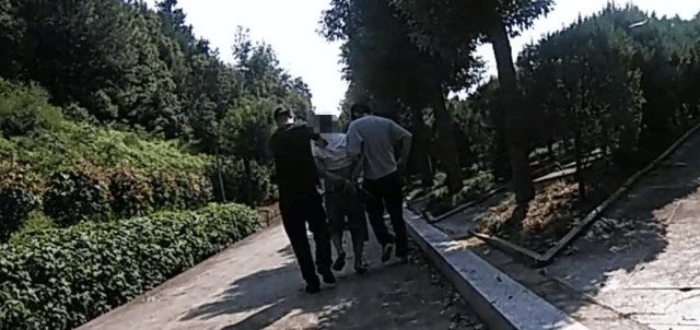 民警在公墓抓獲一嫌疑人<strong></p>
<p>宏鑫機(jī)械設(shè)備有限公司
</strong>，查獲假發(fā)、人臉面具……:宏鑫機(jī)械設(shè)備有限公司
