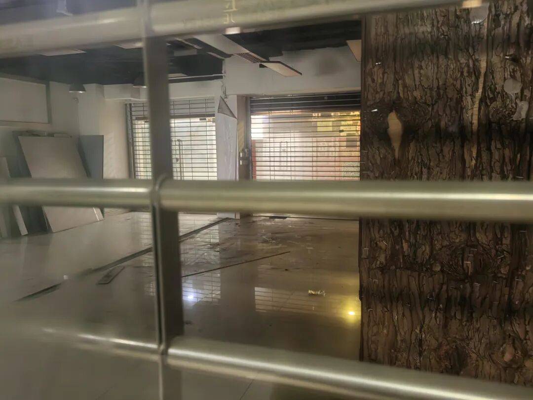 廣州番禺一小鎮(zhèn)<strong></p>
<p>宏鑫機(jī)械設(shè)備有限公司
</strong>，店面陸續(xù)關(guān)門(mén)！記者“臥底”120天發(fā)現(xiàn)……:宏鑫機(jī)械設(shè)備有限公司
