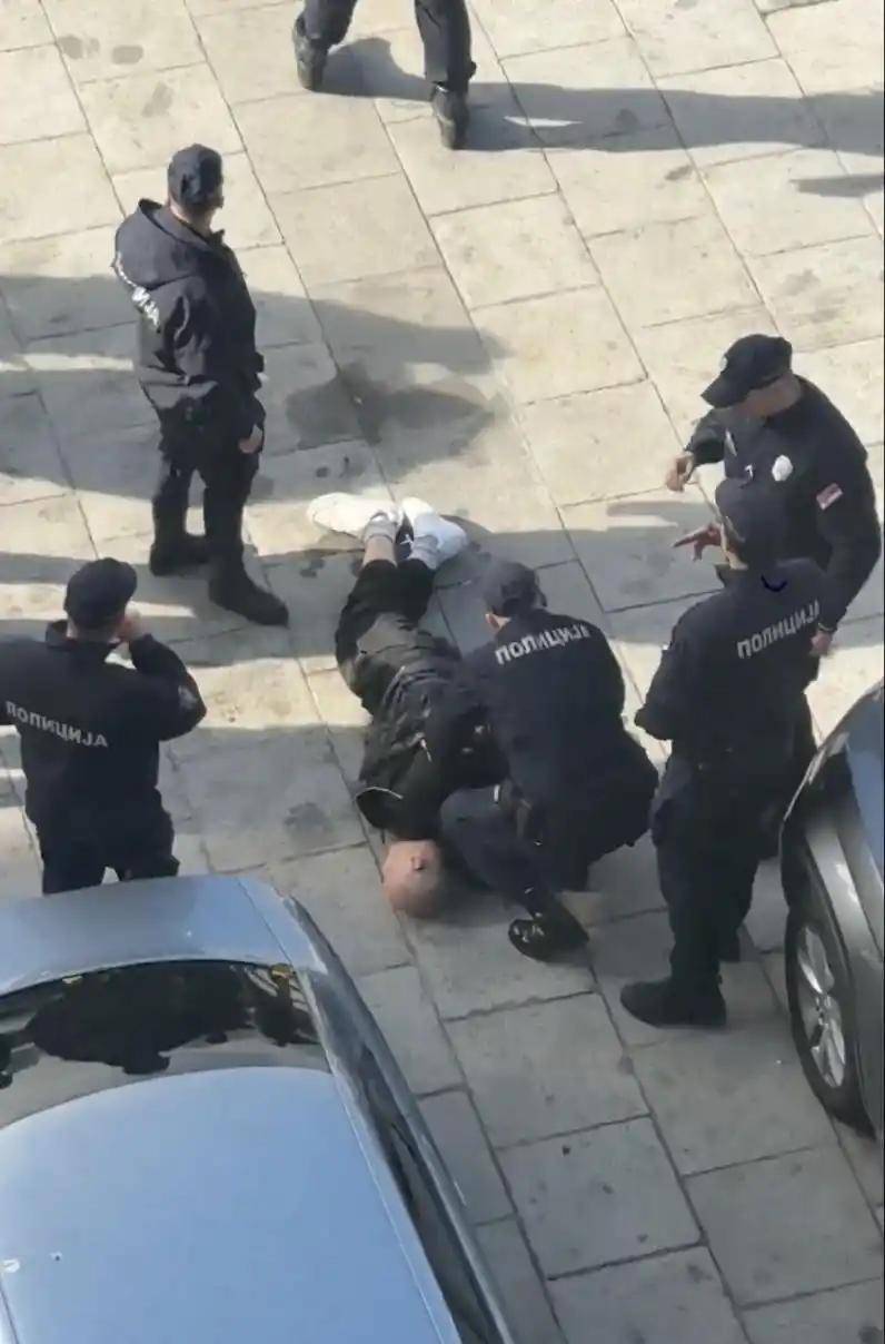 外媒：塞爾維亞國民議會大廈外發(fā)生槍擊事件<strong></p>
<p>宏鑫機械設備有限公司
</strong>，武契奇發(fā)聲:宏鑫機械設備有限公司
